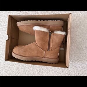 Tan Suede Boots with White Fur Trim